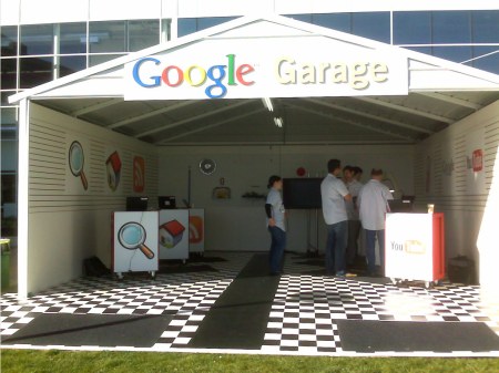 Googleplex mit Abbild der Google Garage