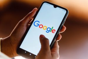 Google im Play Store-Konflikt: Multimillionenstrafe und Neue Vorschriften