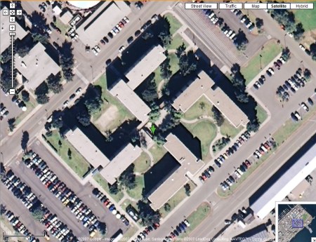 Hakenkreuzgebäude der US-Navy in der Luftansicht auf Google Maps