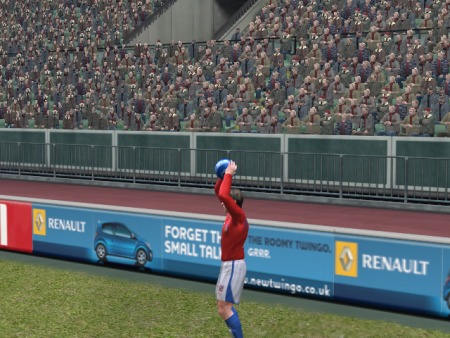 Bandenwerbung von Renault in Pro Evolution Soccer 2008 als In-Game Advertising